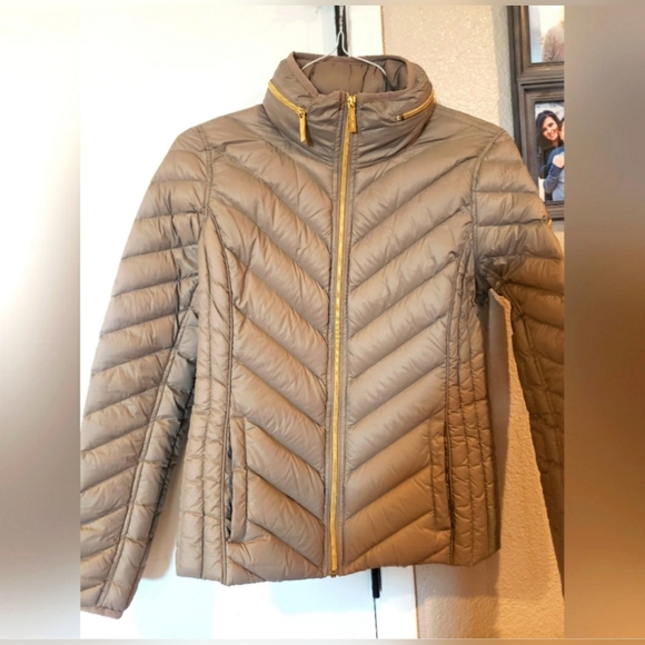 Michael kors tan / biege puffer jacket , small - Picture 4 of 10
